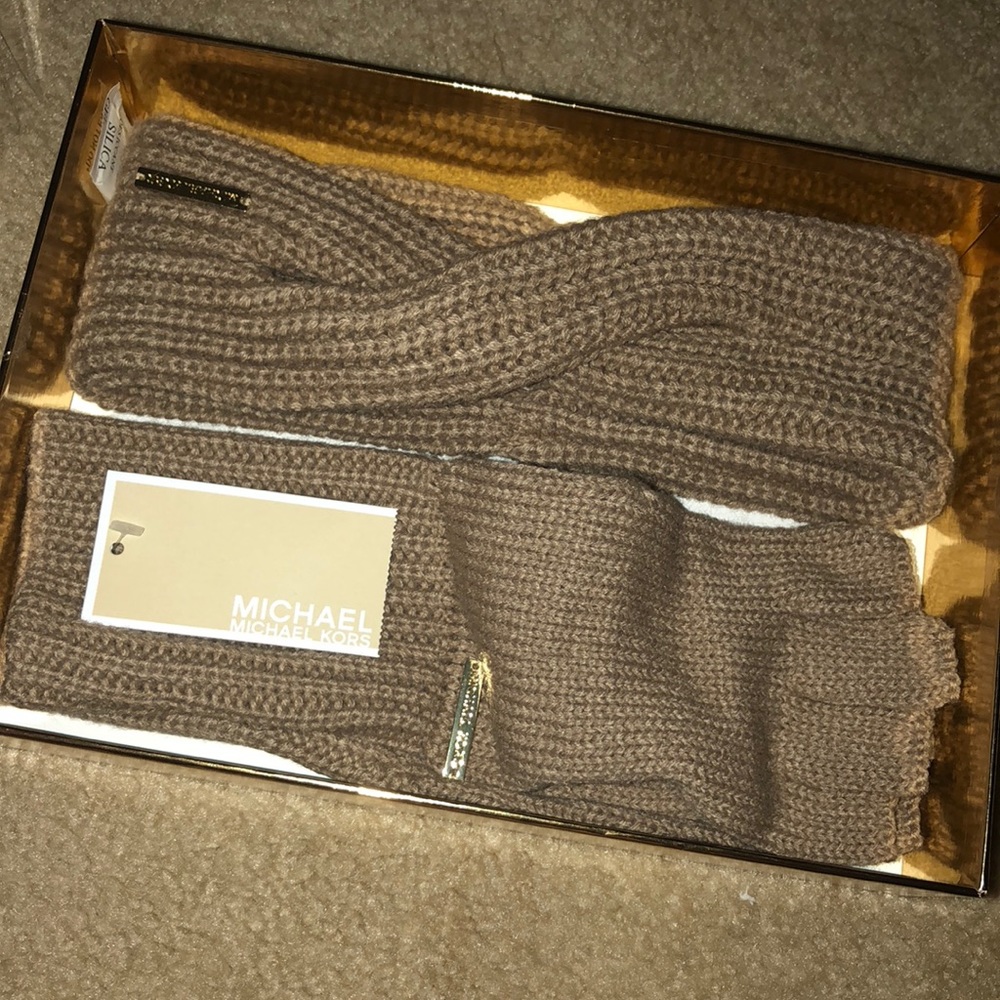 Headband and fingerless gloves ✨